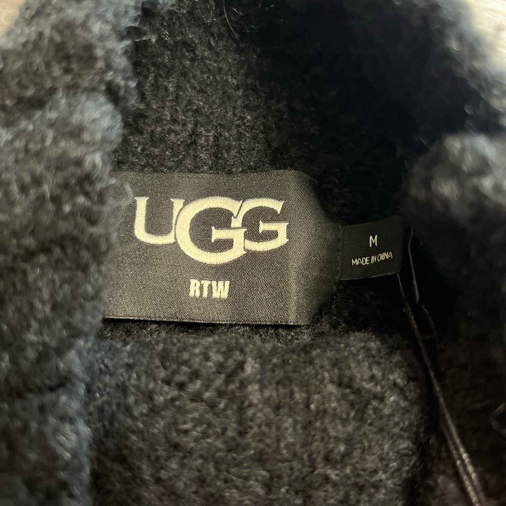 UGG Janae Cable Knit Sweater size M - Picture 3 of 7